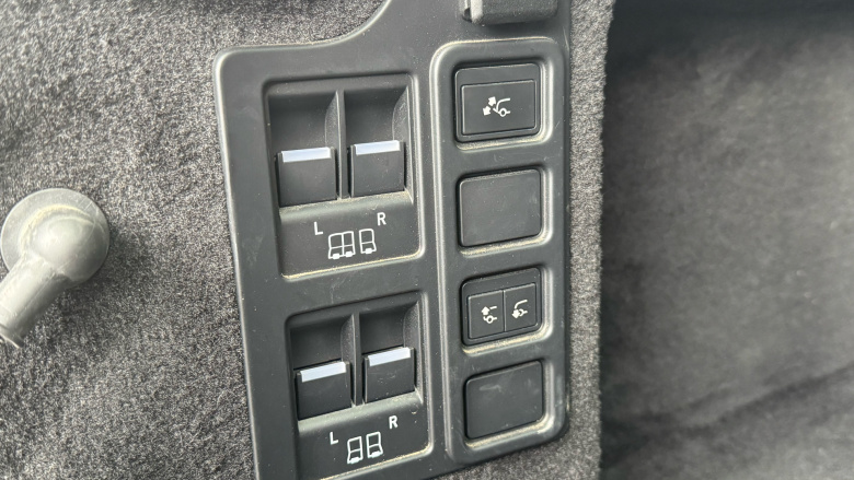 Land Rover Discovery 3.0 D300 R-Dynamic HSE 5dr Auto Diesel Station Wagon